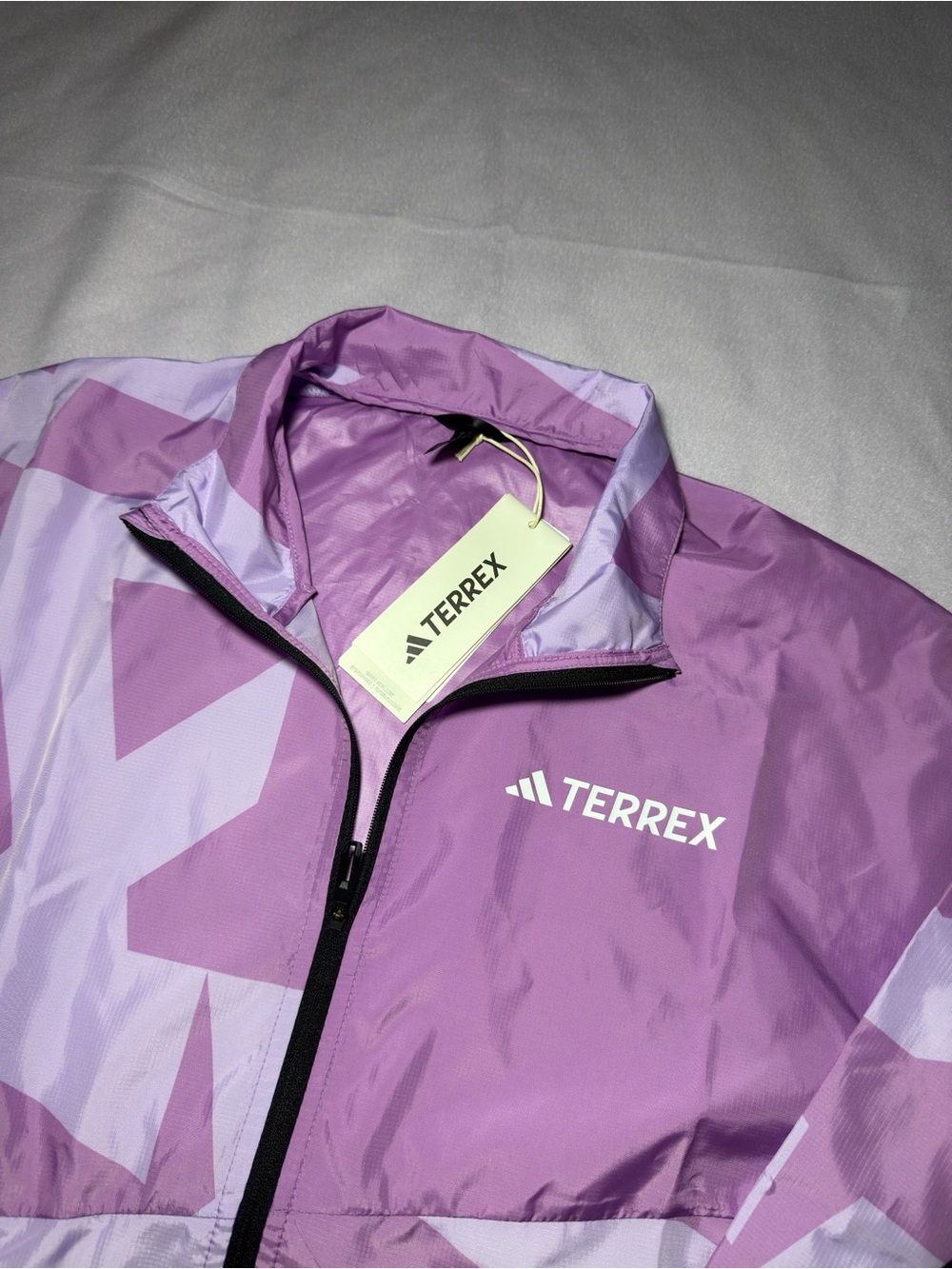 Adidas Terrex Women’s Trail Running Wind Jacket Purple Printed Size L JL9768 NWT - Picture 2 of 8
